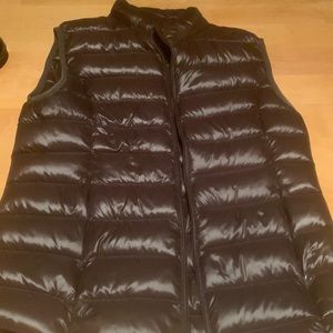 Aqua puffer vest with pockets
